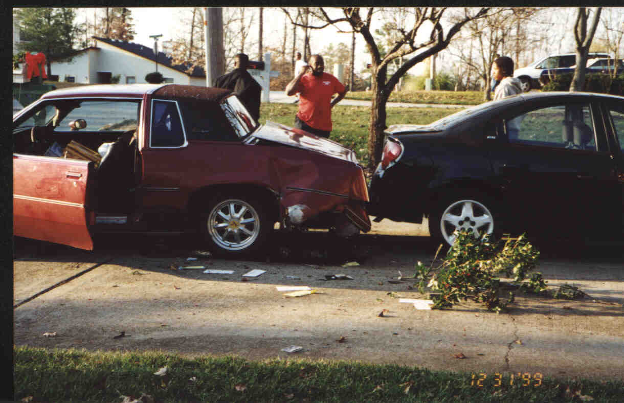 crash1.JPG (83175 bytes)