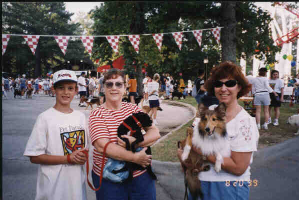 Parade1.JPG (28719 bytes)